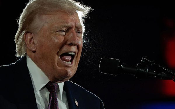 Fost director CIA, acuzații grave la adresa lui Donald Trump