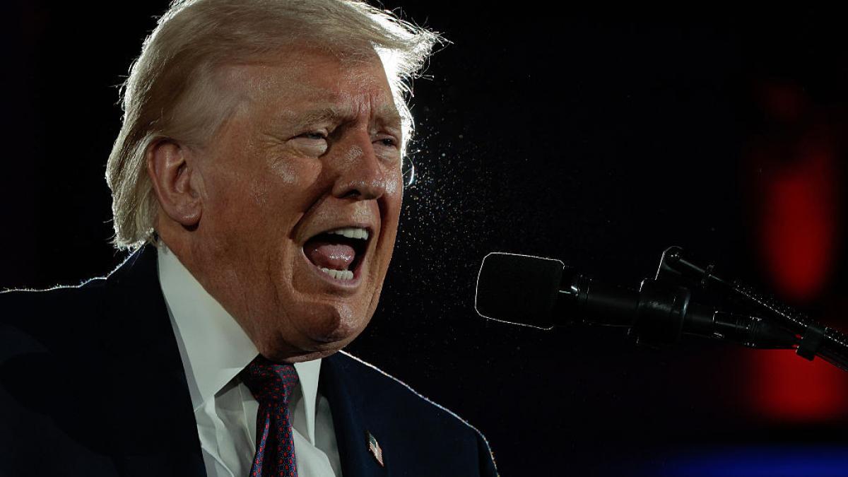Fost director CIA, acuzații grave la adresa lui Donald Trump