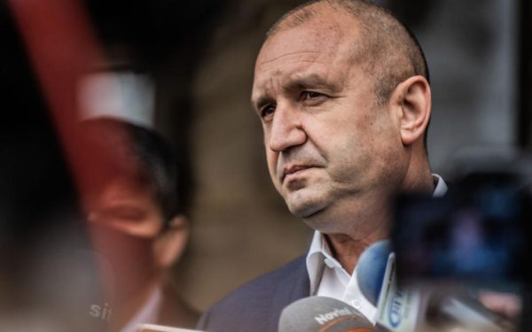 Rumen Radev, „noul Orban” la Sofia: Fost pilot de MiG, favorit în alegeri!