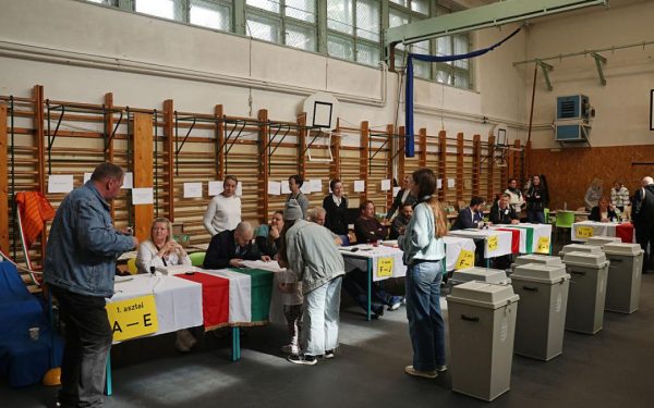 Politician ROMÂN, șocat de alegerile din Ungaria: „Dinozaurii cu ziarul cât un cearșaf”