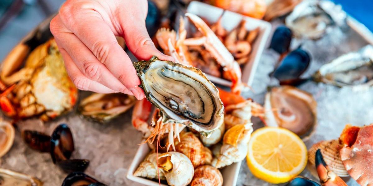 Virus periculos, transmis de fructele de mare: Boala cronică ce lovește oamenii