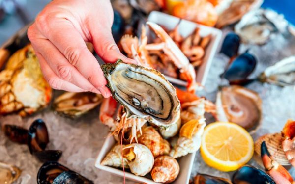 Virus periculos, transmis de fructele de mare: Boala cronică ce lovește oamenii