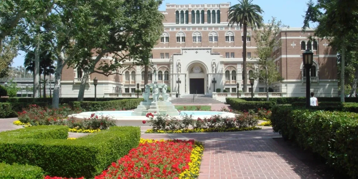 Universitate: Acces interzis bărbaților pentru confortul femeilor