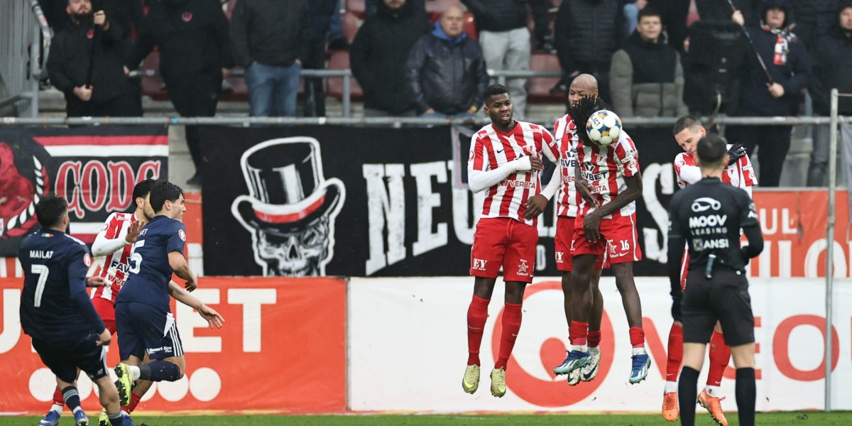 UTA Arad – FC Botoșani: 1-1 la pauză, duel incendiar în play-out-ul Superligii