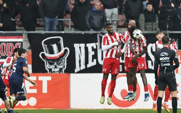 UTA Arad – FC Botoșani: 1-1 la pauză, duel incendiar în play-out-ul Superligii