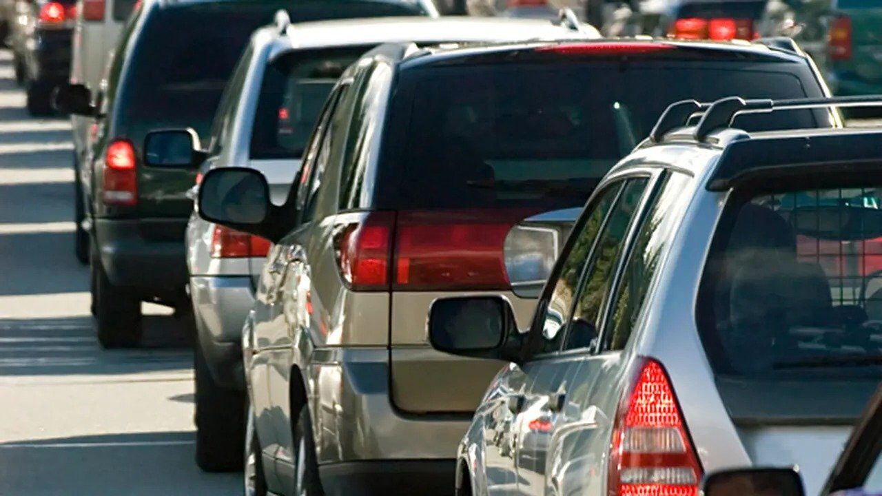 Circulație fluentă pe DN1 și autostrăzi la începutul minivacanței de Paște Traficul rutier se desfășoară fără probleme majore pe principalele artere din țară, în prima zi a minivacanței pascale