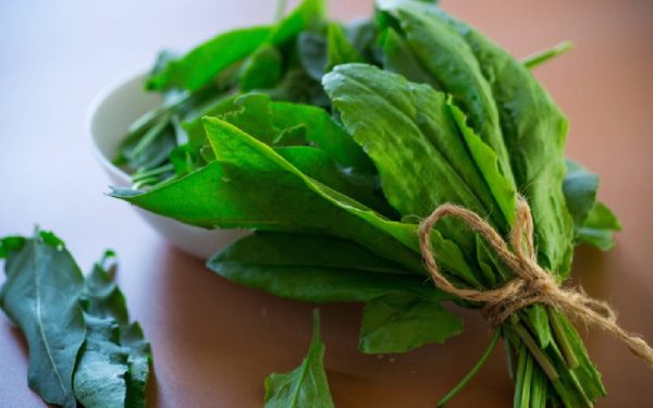 Verdețurile, secretul unei tensiuni arteriale sub control: studiu relevant