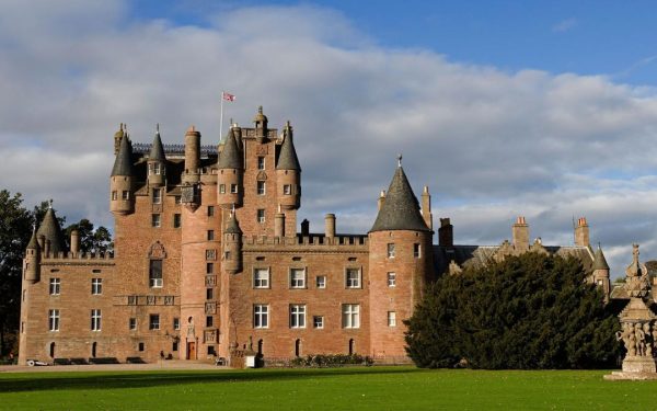 Vinuri de colecție, uitate un secol, scoase la vânzare pentru sume COLOSALE