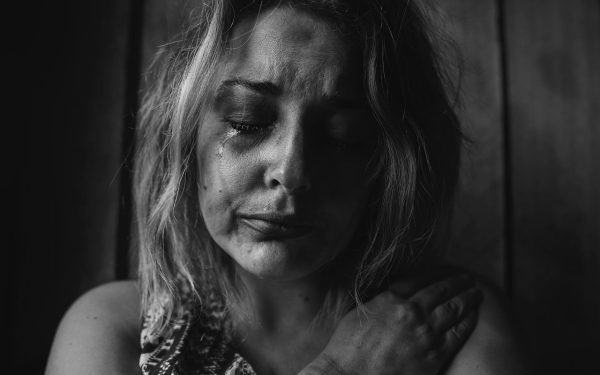 Interesul presei pentru violența împotriva femeilor, la minim istoric!