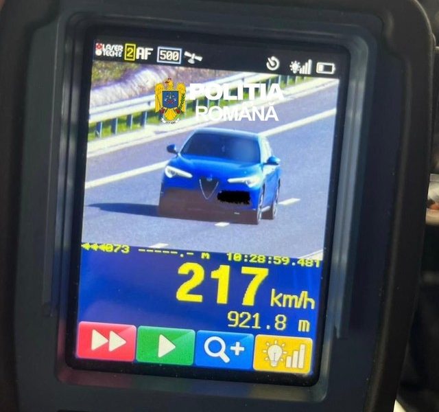 Olt: Șoferul a zburat cu 217 km/h pe DEX 12. Amendă și permis suspendat