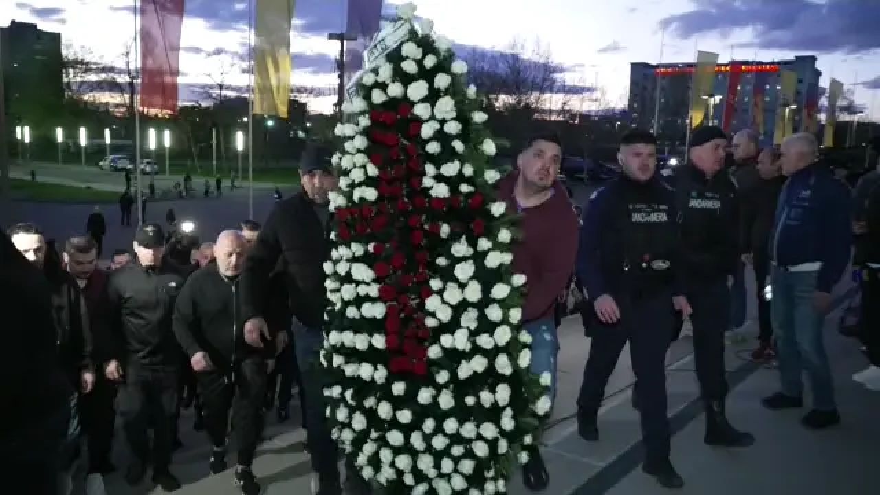 Galeria echipei din play-off, omagiu emoționant la sicriul lui Mircea Lucescu. Arena Națională, „luată pe sus”