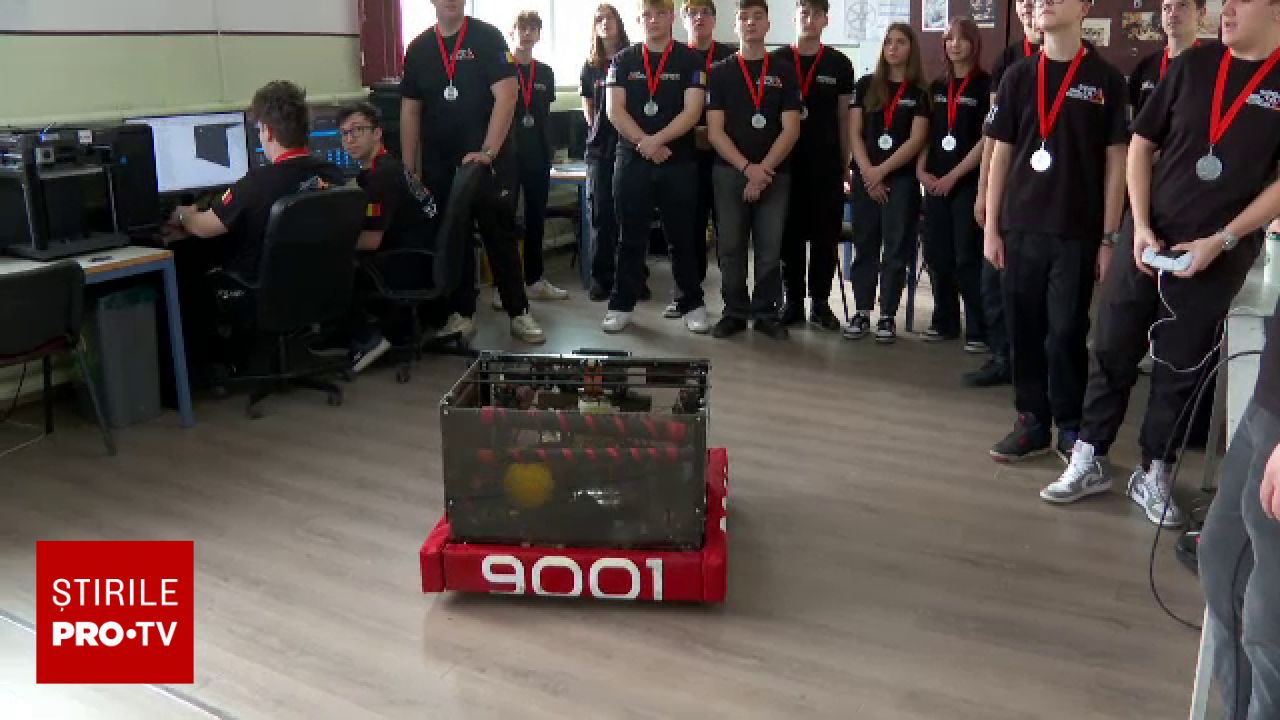 Echipa Delta Force de la Liceul Național de Informatică din Arad a devenit prima din România care a ajuns în competiția internațională dedicată roboților industriali de mari dimensiuni