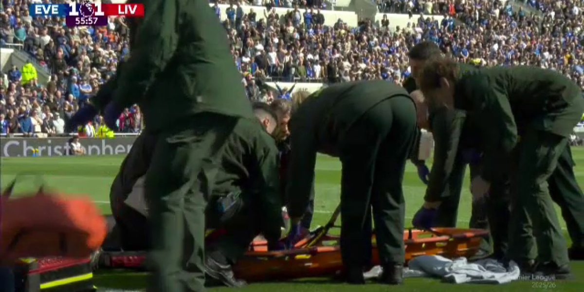 Lovitură cruntă pentru Liverpool: accidentare gravă în derby-ul cu Everton