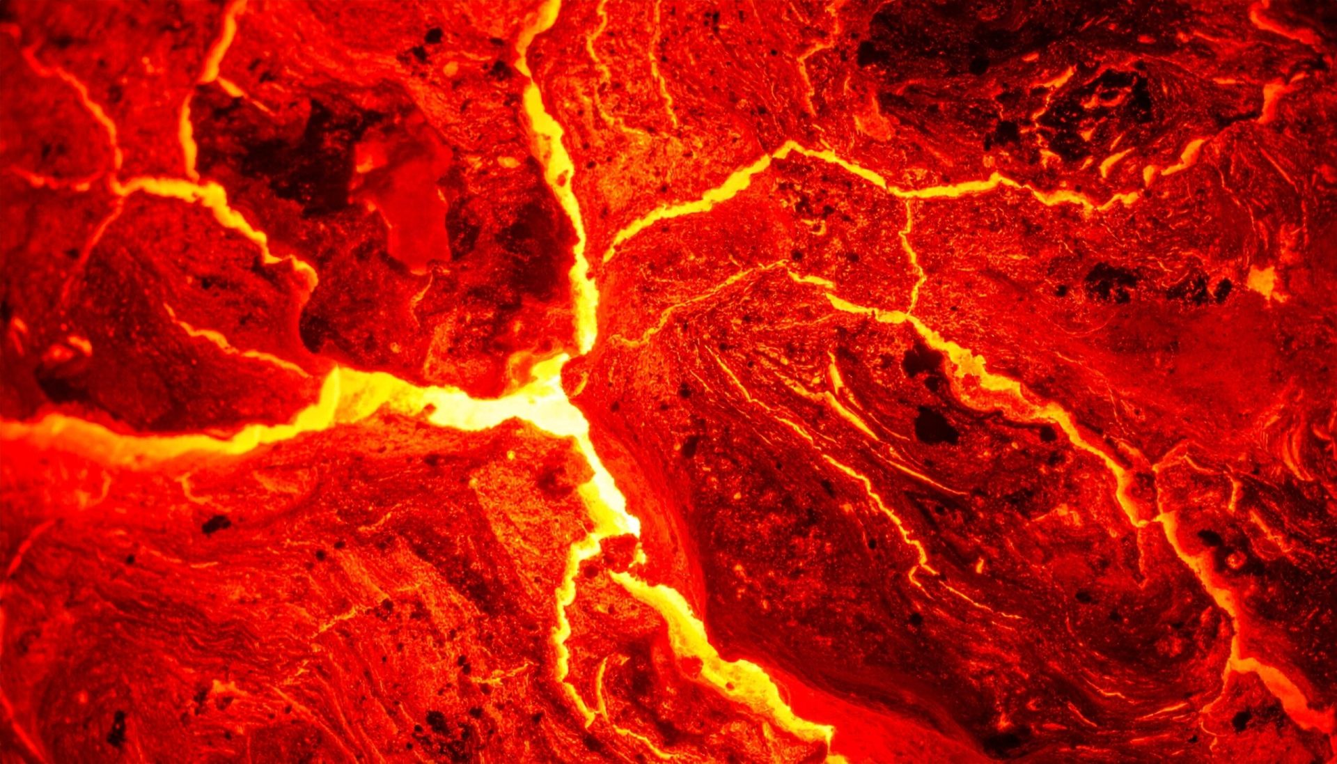 Un vulcan periculos se umple în secret cu magmă