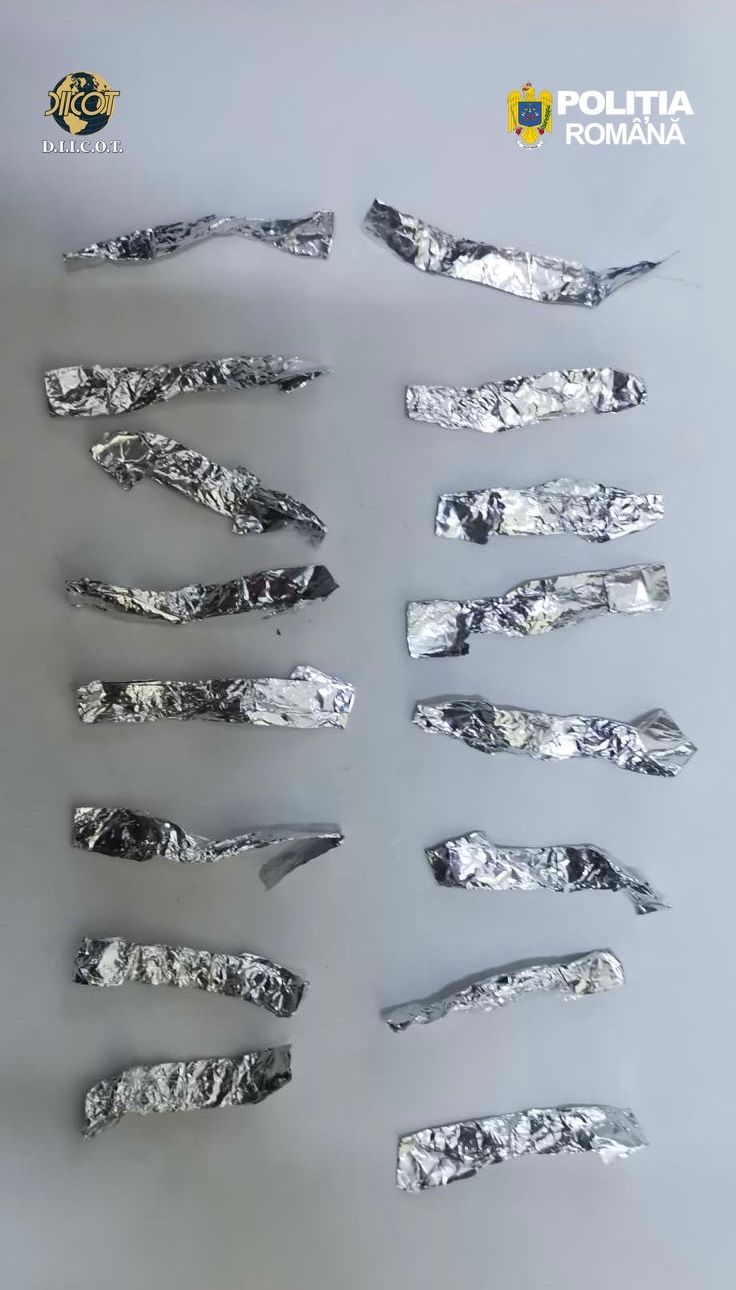 Polițiștii din Iași au prins în flagrant un bărbat acuzat de trafic de droguri de mare risc, în timp ce încerca să ascundă heroină în Gara Nicolina