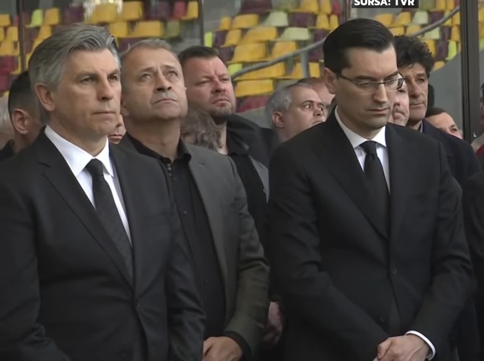 Mii de oameni au adus un ultim omagiu legendarului antrenor Mircea Lucescu, la Arena Națională, unde sicriul acestuia a fost depus pentru omagiu public