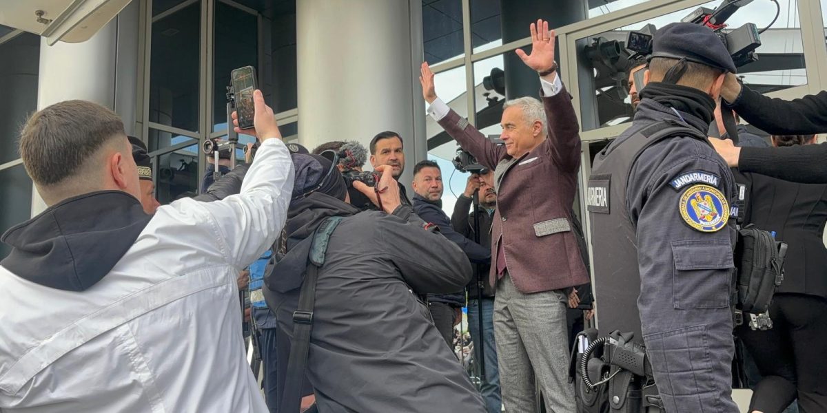 Guvernul, „găini speriate” ce scarmă după iluzia zborului, la București