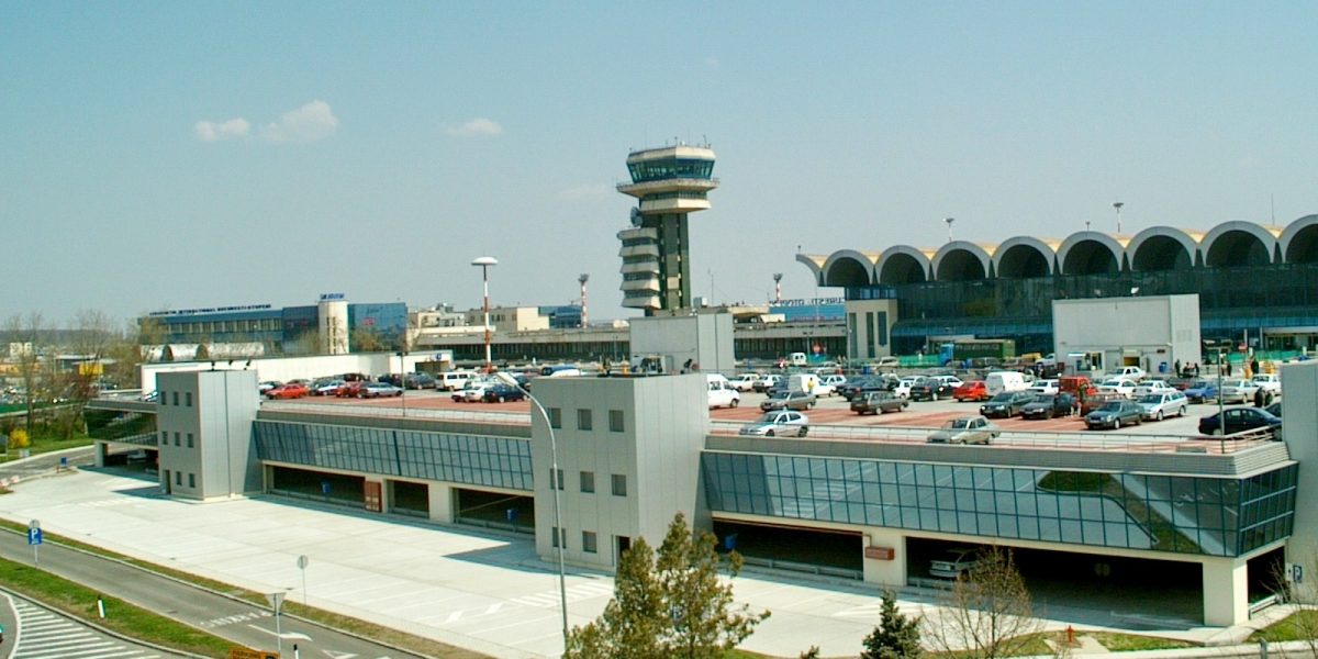 Etaje din parcarea Sosiri Otopeni, închise: Schimbări pentru transport și ride-sharing