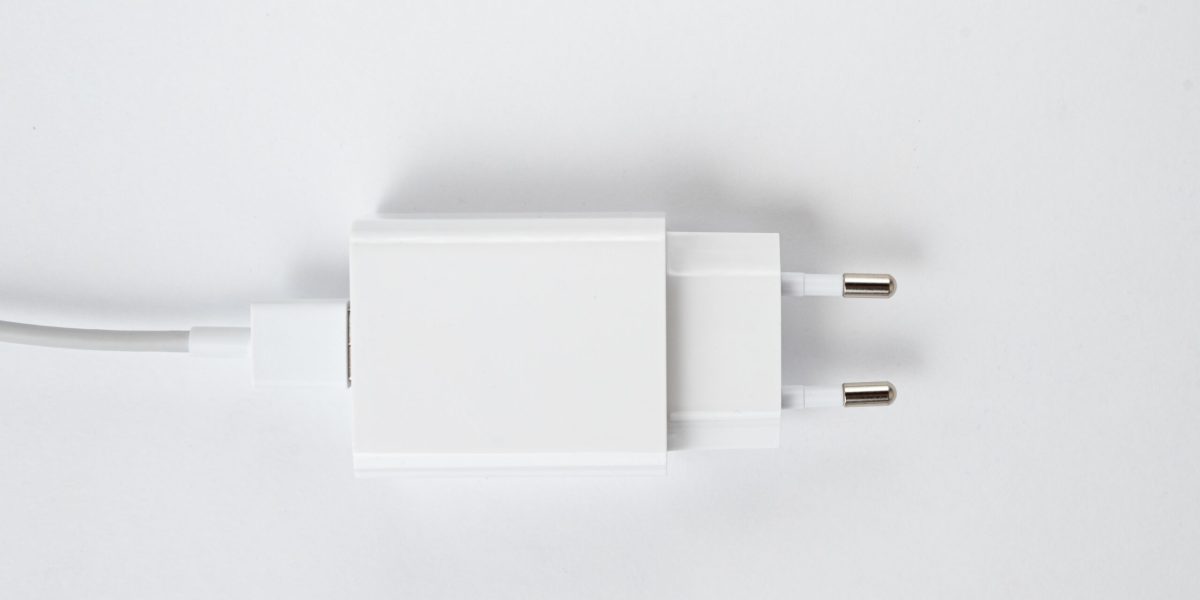 Încărcătorul în priză: Când devine un pericol real? Avertismentul experților