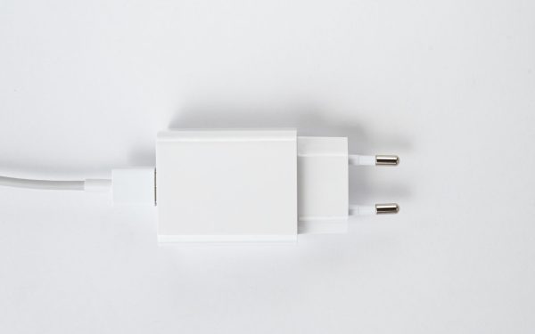 Încărcătorul în priză: Când devine un pericol real? Avertismentul experților