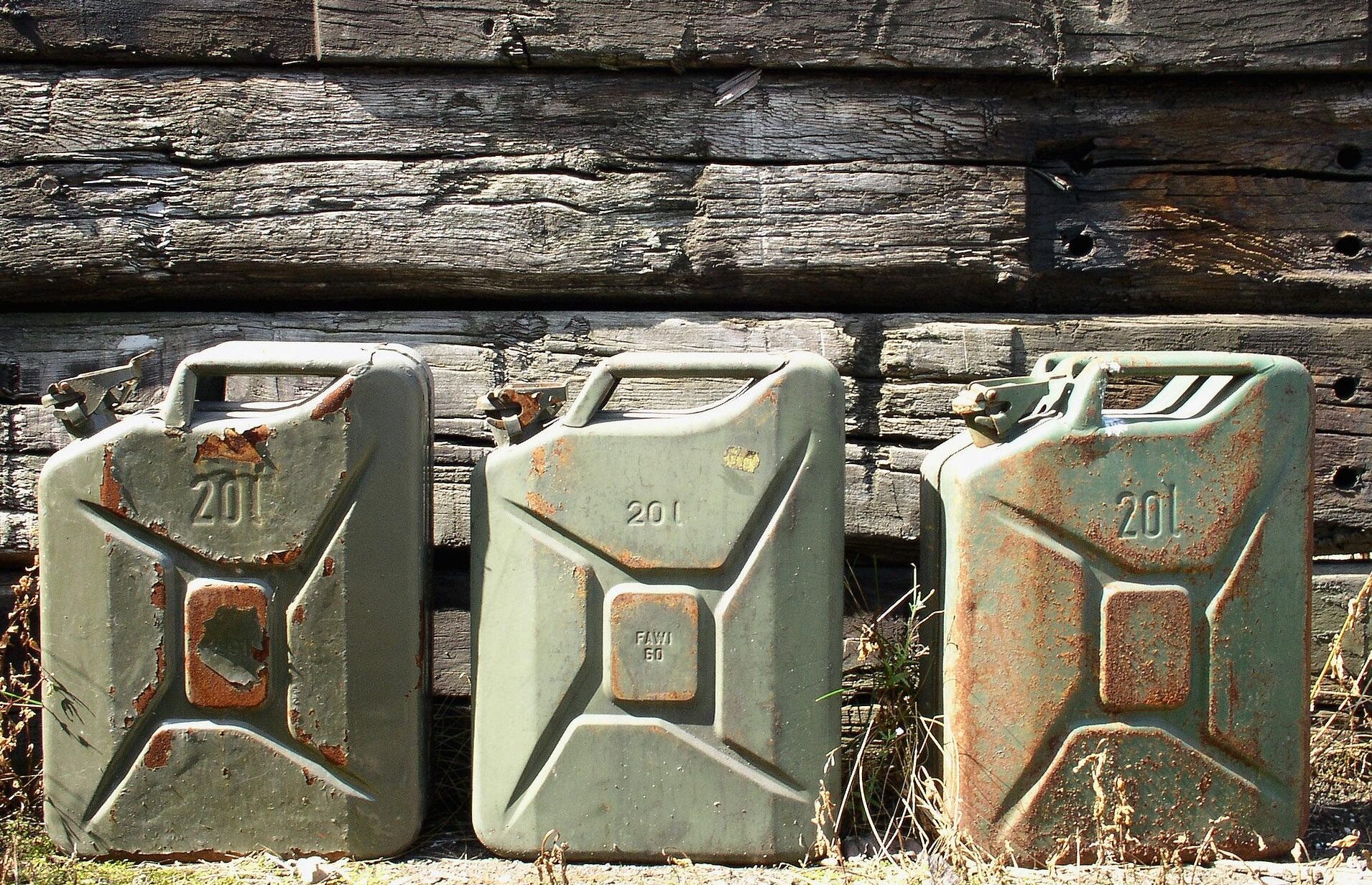 Fostul președinte Traian Băsescu a declarat, la TVR INFO, că Europa ar trebui să ia în calcul raționalizarea consumului de carburant încă de acum, pentru a evita o eventuală criză de aprovizionare