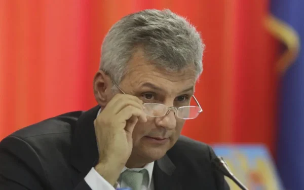 Pilotul jos, pasagerii rămân: Scandal la bord, dar Avionul zboară mai departe