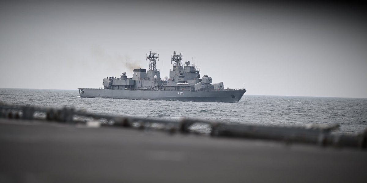 România, mega-achiziții militare: contracte SAFE pentru blindate, corvete și anti-dronă
