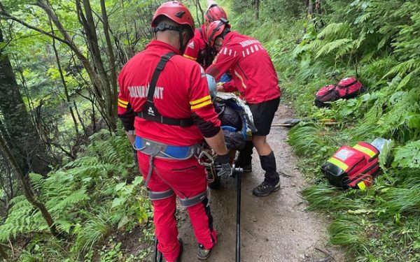 Micul alpinist de 10 ani, accidentat grav în Masivul Ceahlău