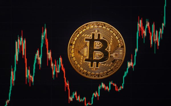 Bitcoin, sub asediu: Ce amenințare ar putea șterge moneda virtuală