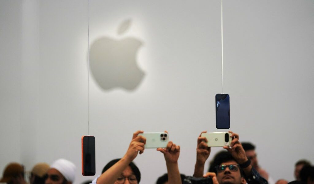 Apple stă pe loc: De ce refuză investiții masive în inteligența artificială?