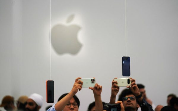 Apple stă pe loc: De ce refuză investiții masive în inteligența artificială?