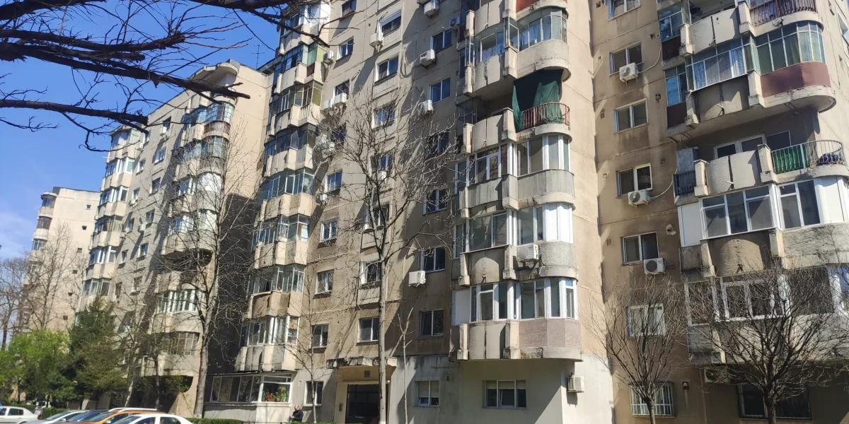 Bloc: Amenzi URIAȘE și dosar penal. Primăria, Poliția și ITM, pe fir