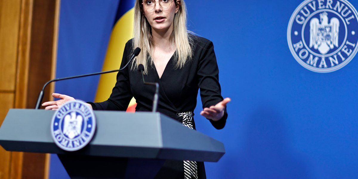 Un ministru USR din Guvernul Bolojan, despre demisia PSD: „Adu decența!”