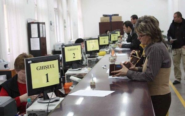 Funcționarii Camerei Deputaților, revoltați: Grevă GENERALĂ din cauza salarizării!