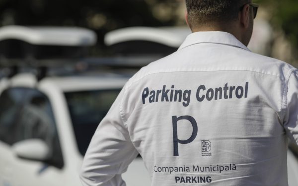 Investigație explozivă: Firmă fantomă în București, contract de indicatoare cu legături Piedone