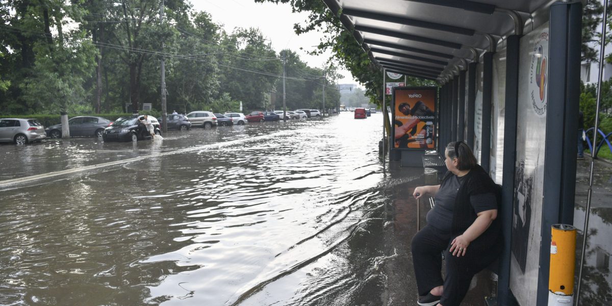 Meteo: România, sub asediu. Furtuni și ploi torențiale week-end-ul acesta