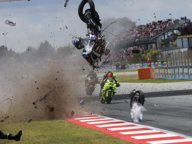 Verdictul medicilor: Alex Marquez, după accidentul groaznic. Motocicleta s-a făcut praf
