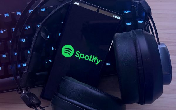 Spotify lansează podcasturi AI: Scrii ce vrei, aplicația generează episodul