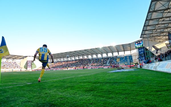 Datorii de 9 milioane €, Petrolul cere ieșirea din concordat