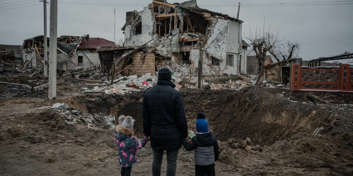 Rusia lovește Kievul și somează străinii să plece