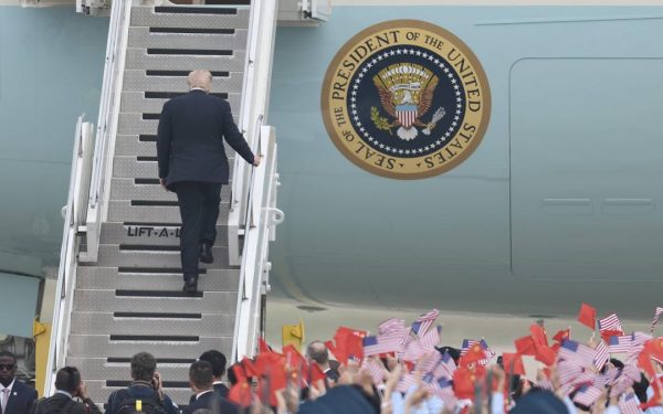 Trump, scandal în China: Cadourile primite, aruncate la gunoi înainte decolare