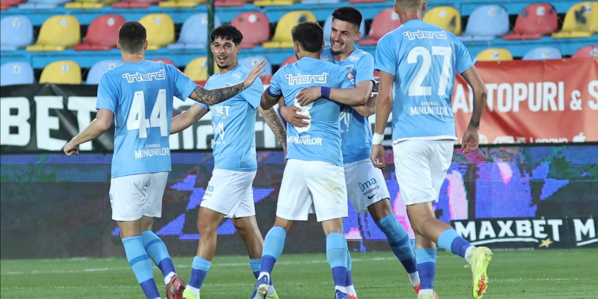 Lupta nebună pentru SuperLiga: Locul 2 se joacă pe muchie de cuțit. Pîrvu: „Minuni în fotbal!”