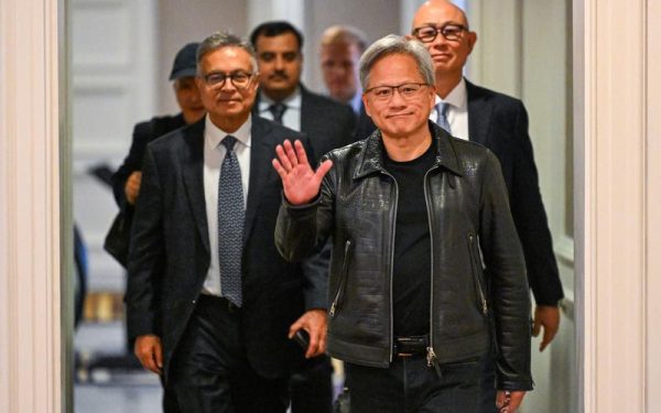 Șeful gigantului Apple, călătorie lunară în Taiwan: Refuzuri la cereri