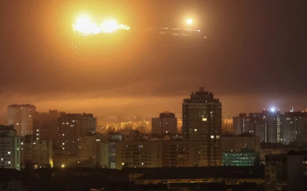 Rusia, atac masiv cu rachete și drone la Kiev: blocuri, școli și supermarketuri lovite