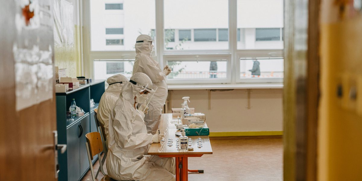 ECDC intensifică lupta cu Ebola în Congo și Uganda cu sprijin sporit