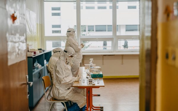 ECDC intensifică lupta cu Ebola în Congo și Uganda cu sprijin sporit