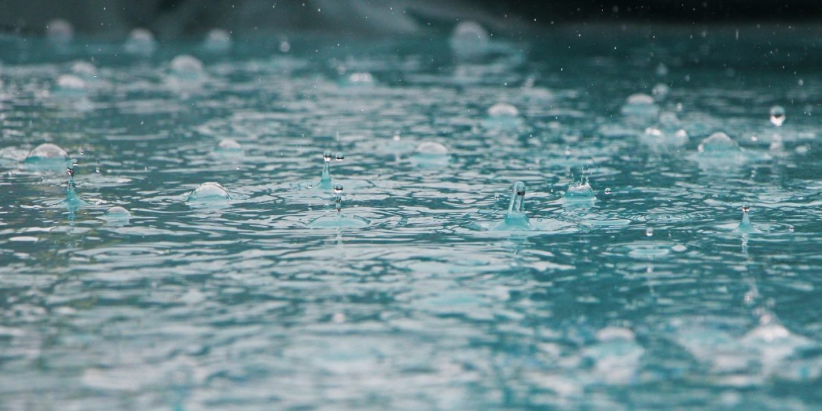 Alerte meteo: Cod Galben de ploi torențiale și vijelii în Arad și Bihor