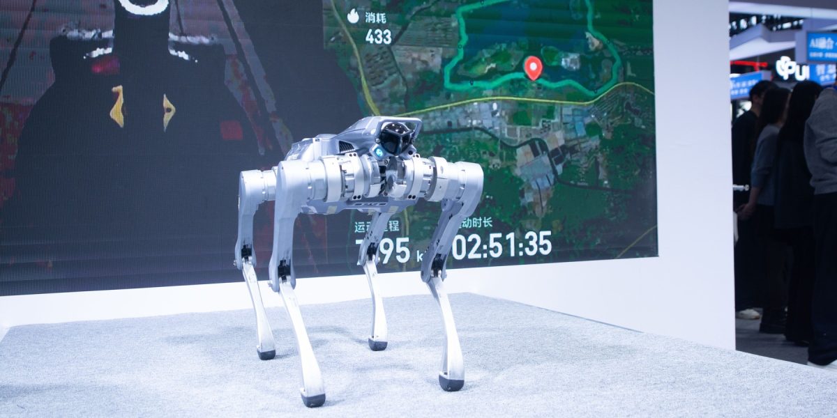 Robocâinele de pază „spionează”: Cum raportează un bărbat din SUA date Chinei