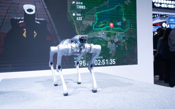 Robocâinele de pază „spionează”: Cum raportează un bărbat din SUA date Chinei