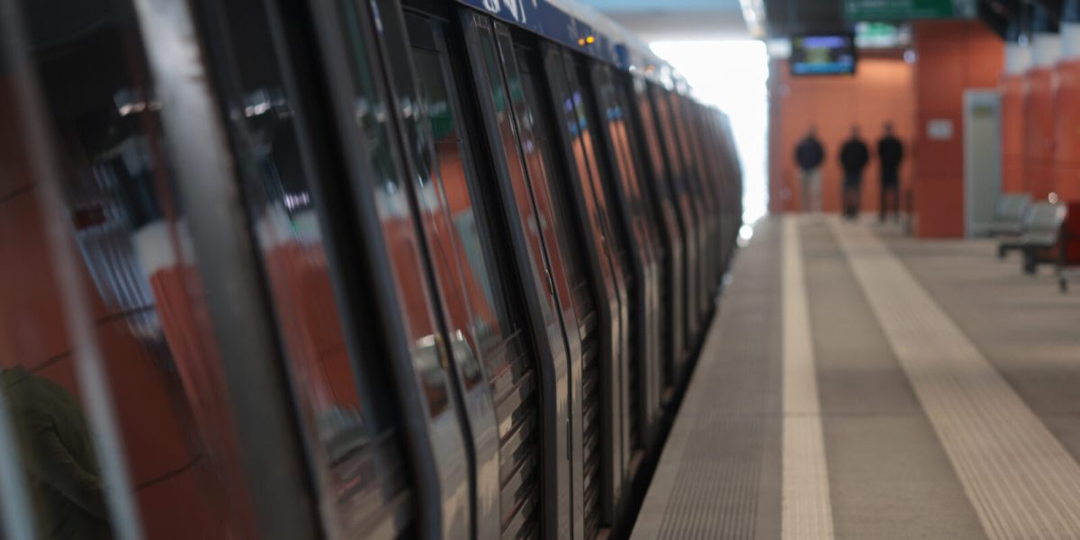 Blocaj la metroul bucureștean: Urgență medicală pe Magistrala 3, haos în trafic